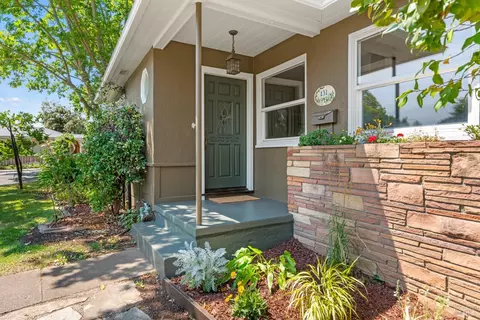 131 Calvert Ct, Ukiah, CA 95482 photo 3