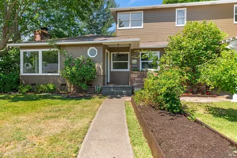 131 Calvert Ct, Ukiah, CA 95482 photo 2