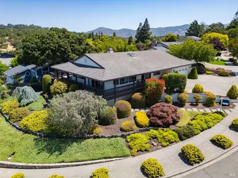 1030 Oakmont Ct, Napa, CA 94559