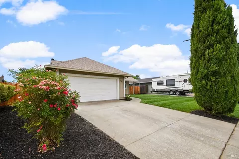 1166 Woodridge Dr, Vacaville, CA 95687