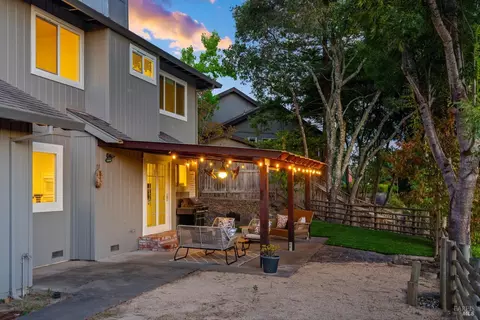513 Jachetta Ct, Healdsburg, CA 95448