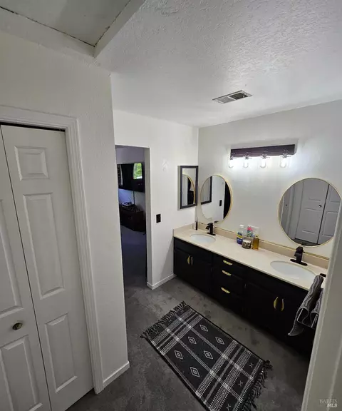 2138 Riesling Way, Santa Rosa, CA 95403