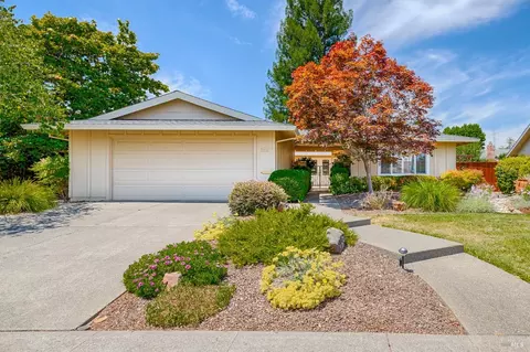 145 Valley Oaks Dr, Santa Rosa, CA 95409