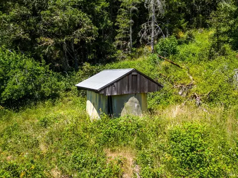 Undisclosed, Willits, CA 95490 photo 38