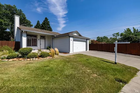 325 Alpine St, Vacaville, CA 95688 photo 2
