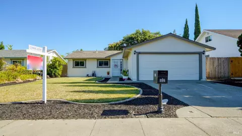 532 Greenwood Dr, Vacaville, CA 95687