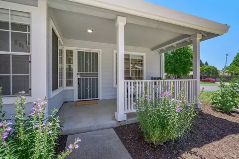 686 Leafhaven Ln, Windsor, CA 95492 photo 2
