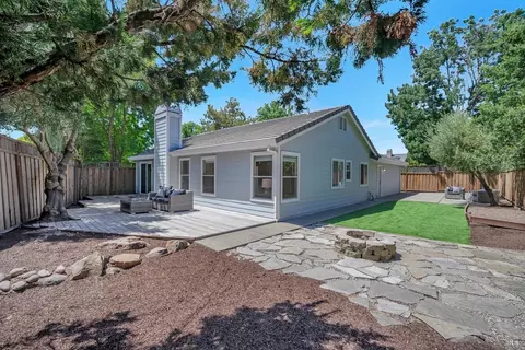 686 Leafhaven Ln, Windsor, CA 95492 photo 9