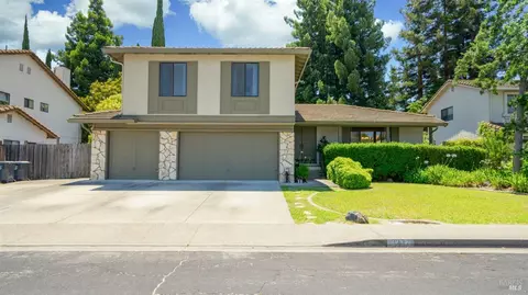 3277 Arroyo Dr, Fairfield, CA 94533