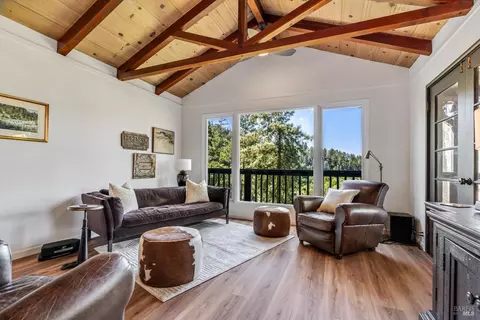11696 Summerhome Park Rd, Forestville, CA 95436