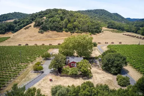 1376 Hillview Ln, Napa, CA 94558