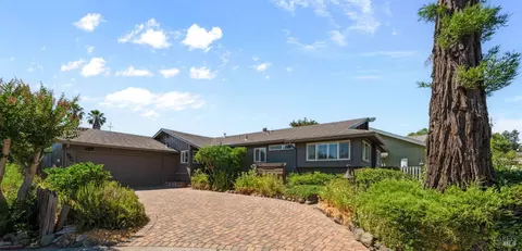931 Bradley Ct, Healdsburg, CA 95448