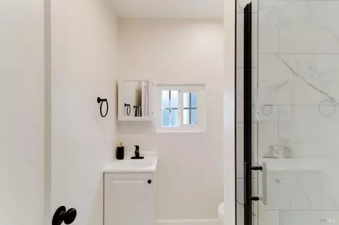 Bath - 105 Gary Cir, Vallejo, CA 94591 photo 7 of 8