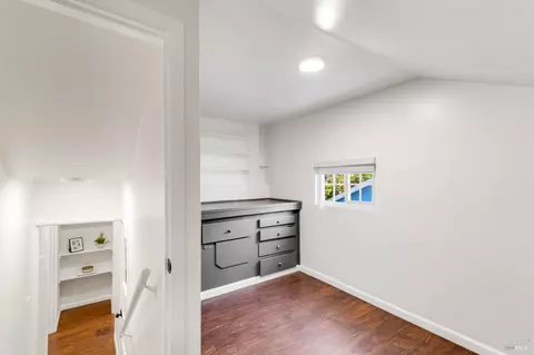 Entry Way - 105 Gary Cir, Vallejo, CA 94591 photo 7 of 8