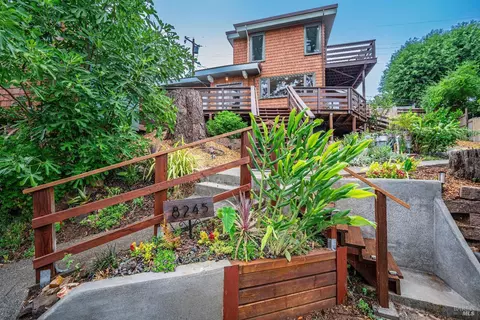 8245 Park Ave, Forestville, CA 95436