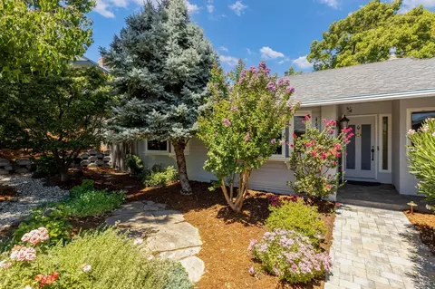 469 Oak View Dr, Vacaville, CA 95688 photo 4