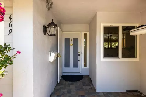 469 Oak View Dr, Vacaville, CA 95688 photo 5