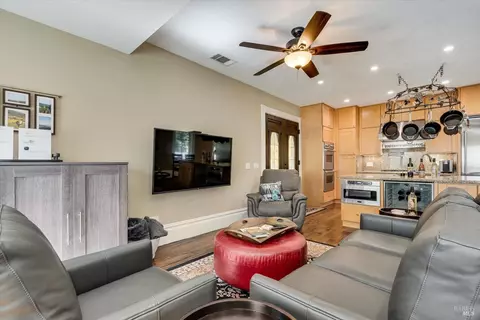 399 Brown St, Napa, CA 94559 photo 2