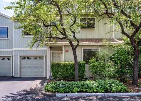 2 Acorn Cir, Petaluma, CA 94952