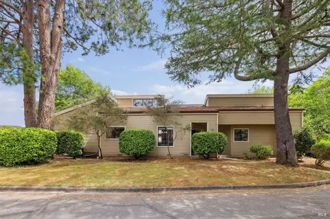4727 Shade Tree Ln, Santa Rosa, CA 95405