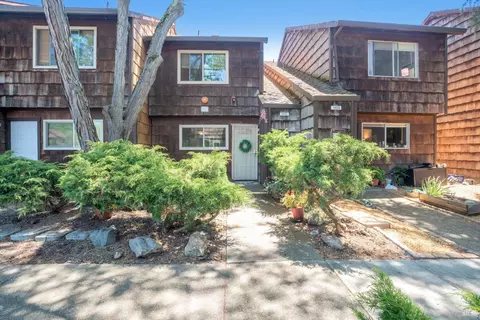 1465 Parkway Dr, Rohnert Park, CA 94928