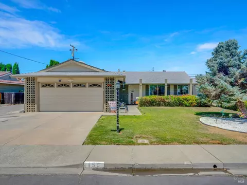 156 Mckinley Cir, Vacaville, CA 95687