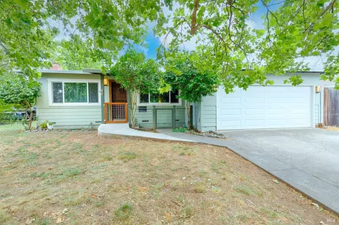 84 Debmar Ln, Cloverdale, CA 95425
