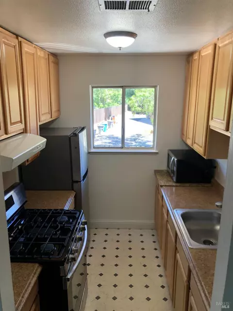 1947 Woodglen Ln #4, Vacaville, CA 95687