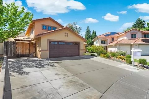 220 Bald Eagle Dr, Vacaville, CA 95688 photo 2