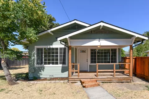 946 Kenmore Ln, Santa Rosa, CA 95407