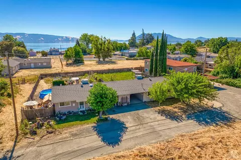 207 Wright Ln, Lakeport, CA 95453