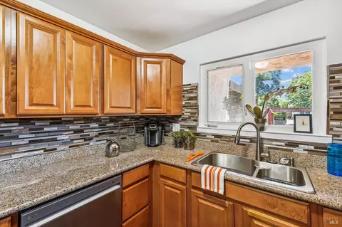 390 E Pacific Ave, Fairfield, CA 94533 photo 9