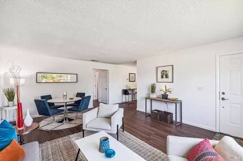 390 E Pacific Ave, Fairfield, CA 94533 photo 4
