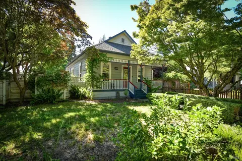 909 Wright St, Santa Rosa, CA 95404