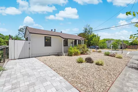 701 E D St, Petaluma, CA 94952 photo 2