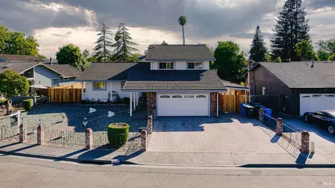 5757 Dolores Dr, Rohnert Park, CA 94928