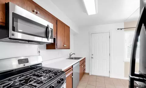 519 Easter Ave, Milpitas, CA 95035 photo 2