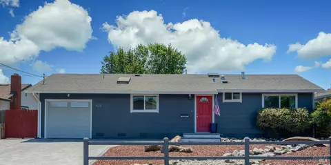 628 Saint Francis Dr, Petaluma, CA 94954