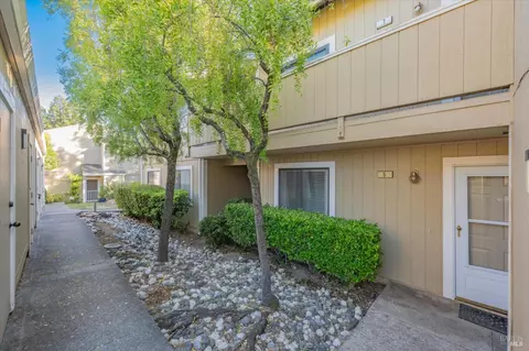5 Hector Ln, Novato, CA 94949 photo 2