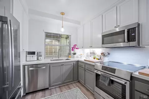 852 Diablo Ave #204, Novato, CA 94947