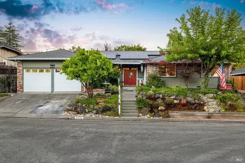 2324 Eastwood Dr, Santa Rosa, CA 95404