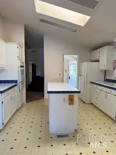 8115 Circle Dr, Windsor, CA 95492 photo 2