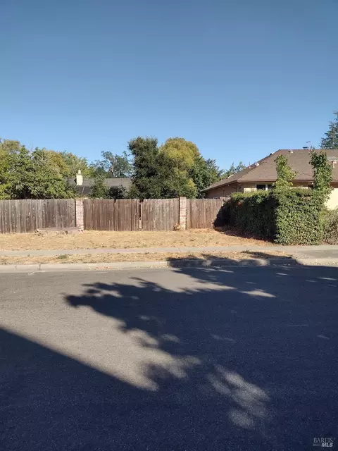 617 Oak Ln, Sonoma, CA 95476