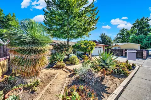 297 Cascade Dr, Vacaville, CA 95687 photo 3