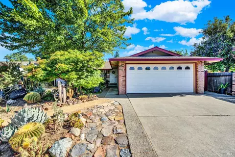 297 Cascade Dr, Vacaville, CA 95687