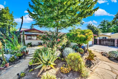 297 Cascade Dr, Vacaville, CA 95687 photo 4