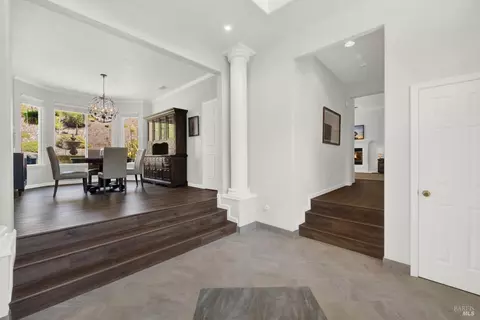 Entry Way - 2104 Fieldcrest Ave, Fairfield, CA 94534 photo 4 of 11