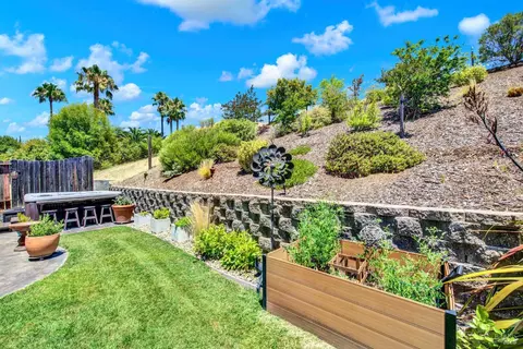 Exterior - 2104 Fieldcrest Ave, Fairfield, CA 94534 photo 17 of 19
