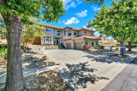 Exterior - 2104 Fieldcrest Ave, Fairfield, CA 94534 photo 3 of 19
