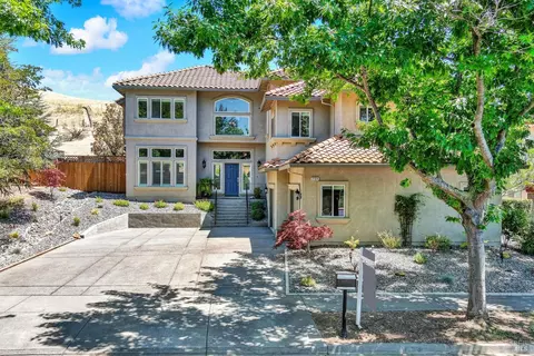 Exterior - 2104 Fieldcrest Ave, Fairfield, CA 94534 photo 2 of 19